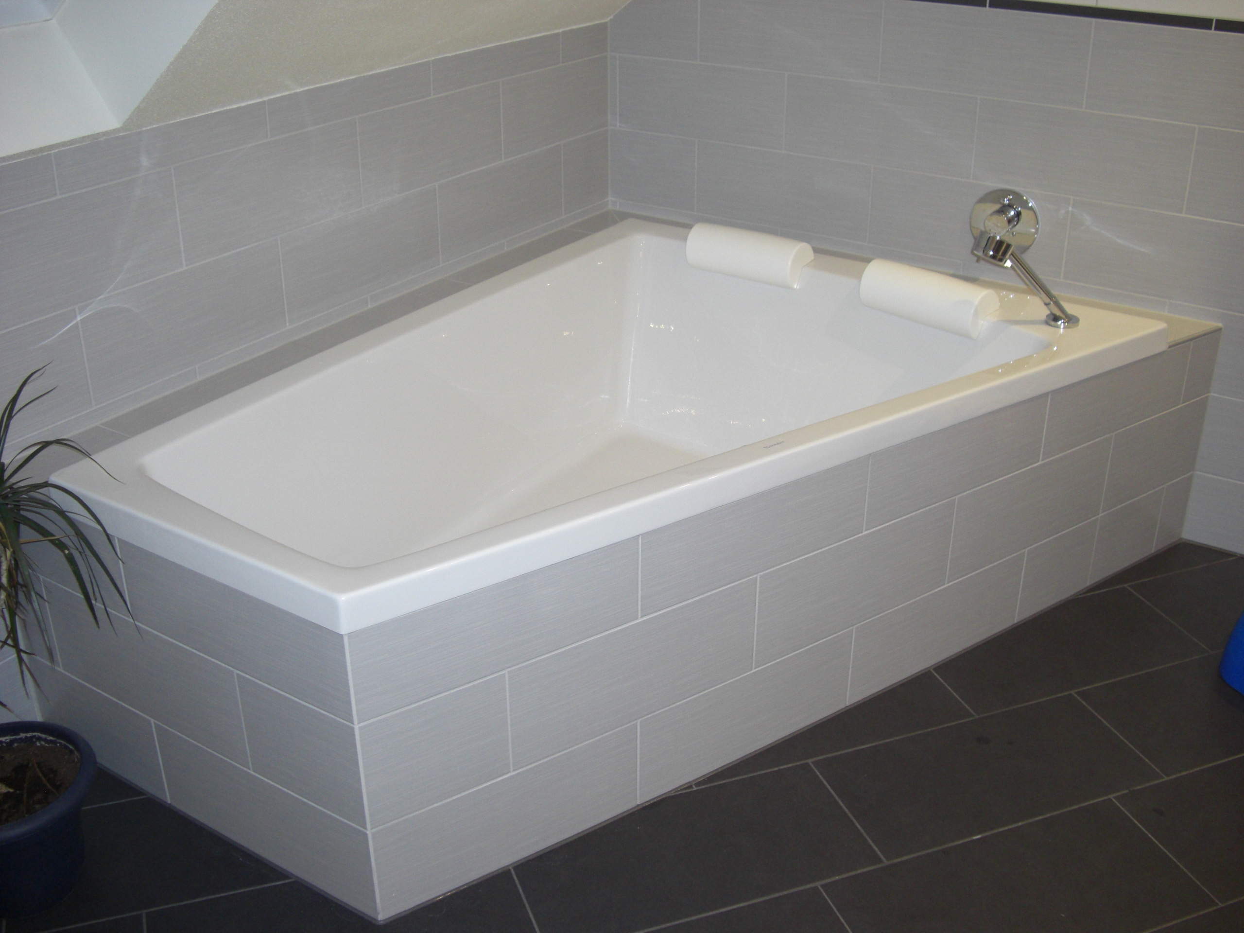 Postaplan.com = badewanne ecke fliesen ~ badewanne design ...