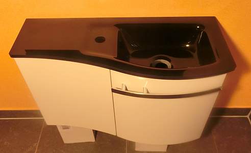 Burgbad Sinea 1.0 Waschtischunterschrank mit schwarzen Glaswaschtisch, rechts, SELM065RF6543, Sandorange Hochglanz 