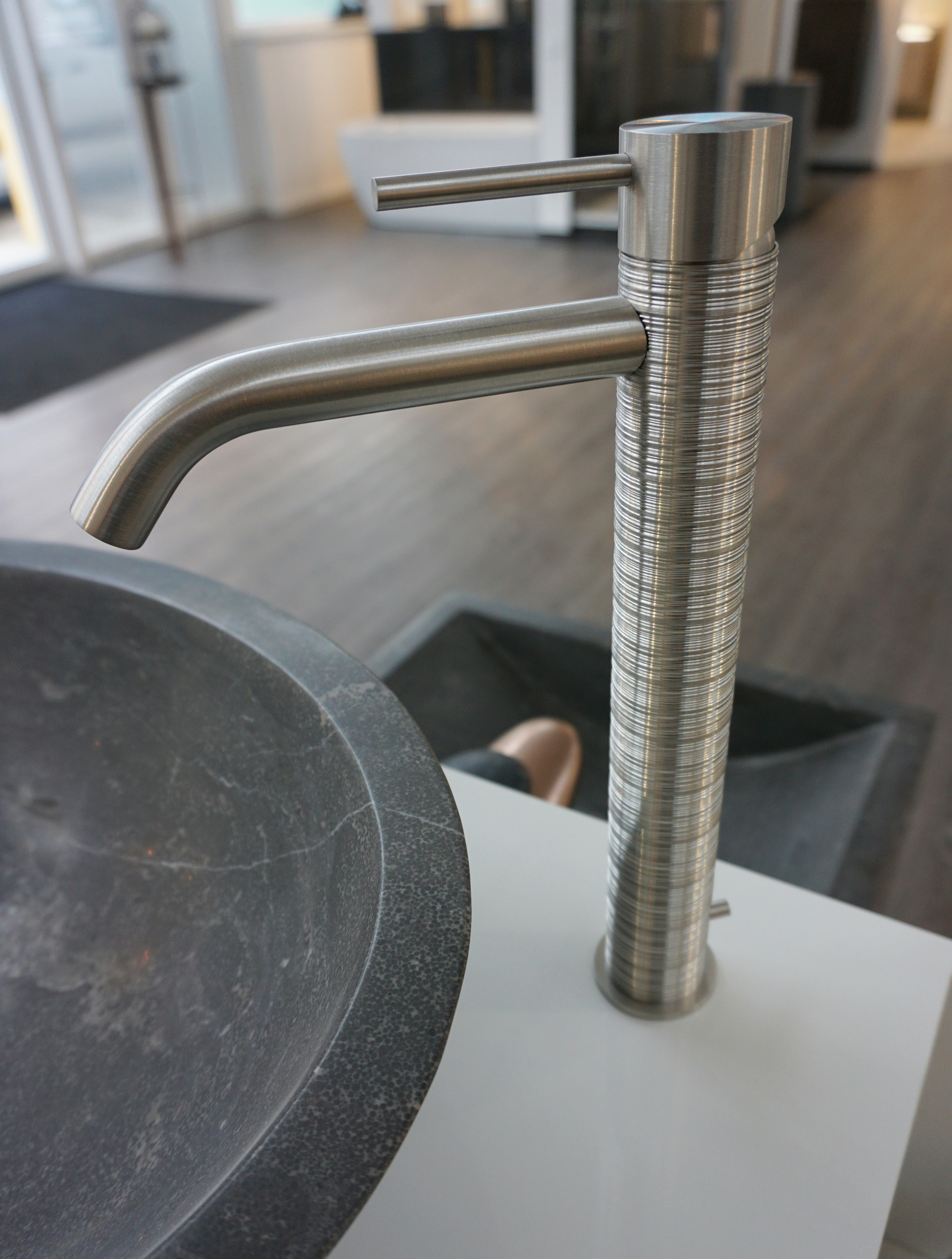 Zweigriff-Waschtischarmatur Gebürstetes Nickel – 3-Loch Montage, 1,0 GPM, Für Aufbau Auf Waschbecken, Inkl. Schläuche