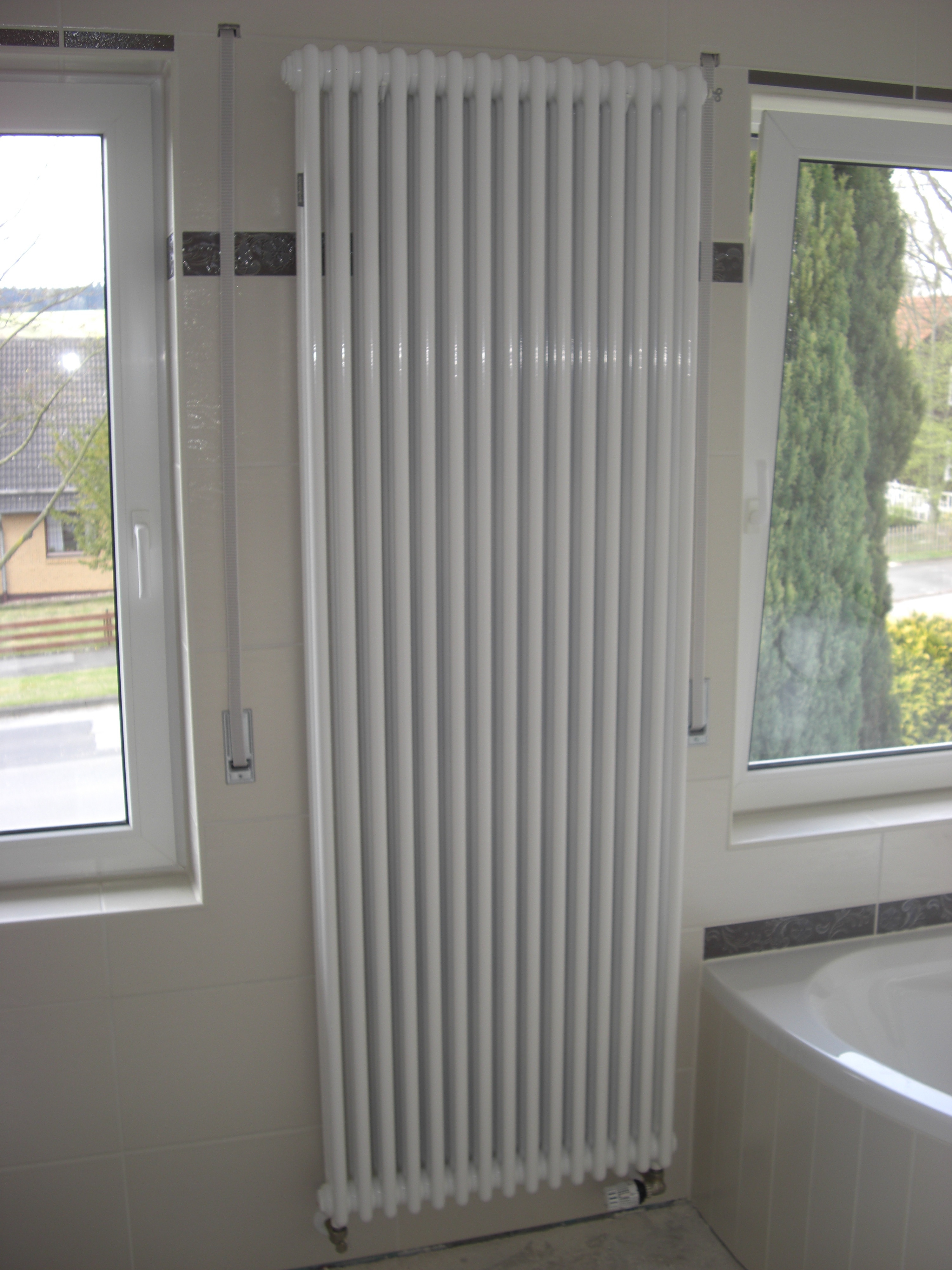Zehnder Charleston Röhrenheizkörper, 2-Säuler, Bauhöhe 260mm, Modell 2026 / Preis für 1 Element 