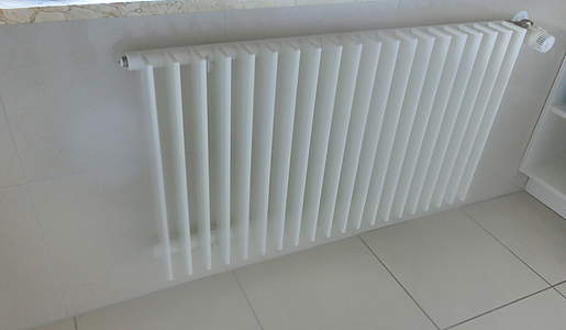 Arbonia Arbotherm Wohnheizkörper, Radiator AT6 einreihig, 90x55cm, RAL 9016 verkehrsweiß 