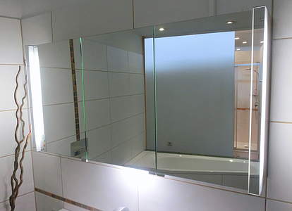 Burgbad Bel Spiegelschrank 120cm mit vertikaler LED-Beleuchtung; Lichttemperatursteuerung & Waschtischbeleuchtung, SPFX120R 