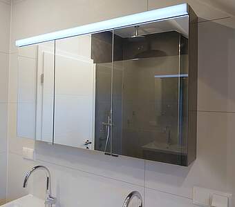 Burgbad sys30 LED-Spiegelschrank 100cm 2-türig mit Waschplatzbeleuchtung, Verloursgrau Matt; SPQL100K0716 