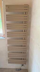 Cordivari Kelly Flat E-Modell Bad- und Designheizkörper 500x1312mm RAL 9016 verkehrsweiß, Version rechts 