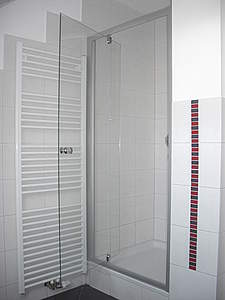 HSK Favorit Drehpunkttür, Duschkabine für Nischeneinbau, Breite 90cm, Höhe 185cm, Echtglas mit Beschichtung, 150090 