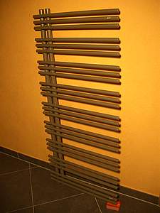 Zehnder Yucca Handtuchheizkörper asymmetrisch YA-090-050, Designheizkörper 0557 Black Matt; 872x478mm 